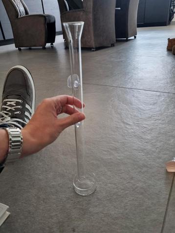 Voerbuis met opvangschaaltje van glas aquarium. beschikbaar voor biedingen
