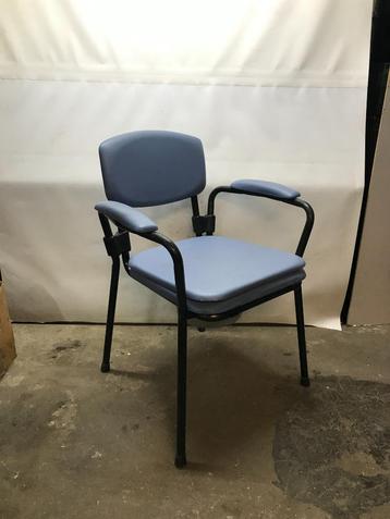 Toiletstoel, postoel beschikbaar voor biedingen