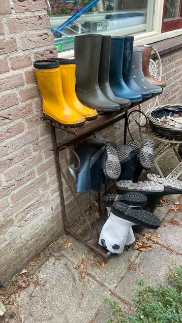 Groot antiek gietijzeren laarzenrek tuin decoratie beschikbaar voor biedingen