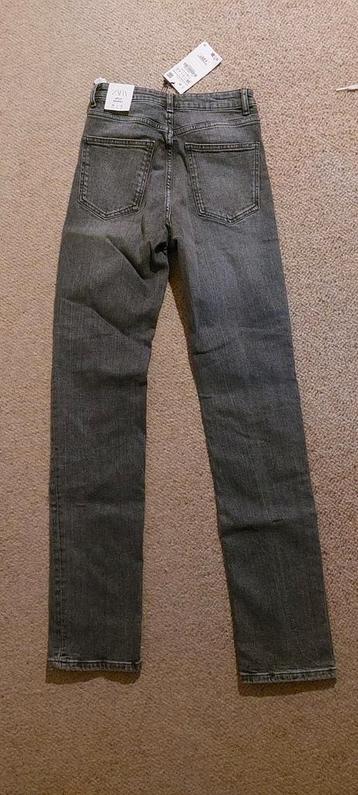 Grijze jeans met splitjes. Nieuw! Van Zara beschikbaar voor biedingen