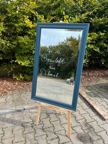 Welkomstbord bruiloft / spiegel op schildersezel beschikbaar voor biedingen