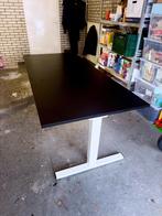 Bureau met krasbestendig blad, Huis en Inrichting, Bureaus, Ophalen, In hoogte verstelbaar, Zo goed als nieuw, Bureau