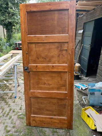 Houten Binnendeur met Karakter beschikbaar voor biedingen