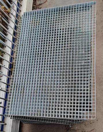 Gegalvaniseerde rooster, diverse afmetingen. beschikbaar voor biedingen