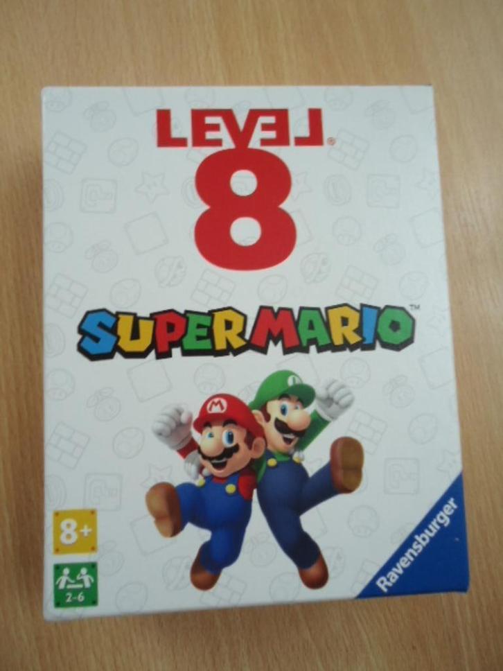 Level 8, Super Mario kaartspel, Hobby en Vrije tijd, Gezelschapsspellen | Kaartspellen, Zo goed als nieuw, Een of twee spelers