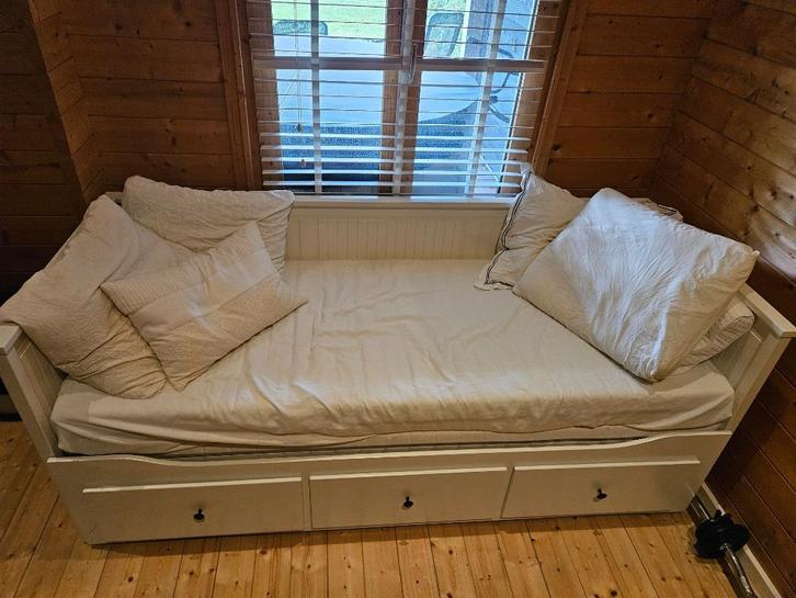 Slaapbank incl matras (2 persoons, uitvouwbaar, met 3 lades), Huis en Inrichting, Slaapkamer | Slaapbanken, Zo goed als nieuw