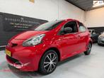 Toyota Aygo 1.0-12V Nap/5Drs/APK 12-2026!, Auto's, Toyota, Voorwielaandrijving, Stof, Gebruikt, Zwart