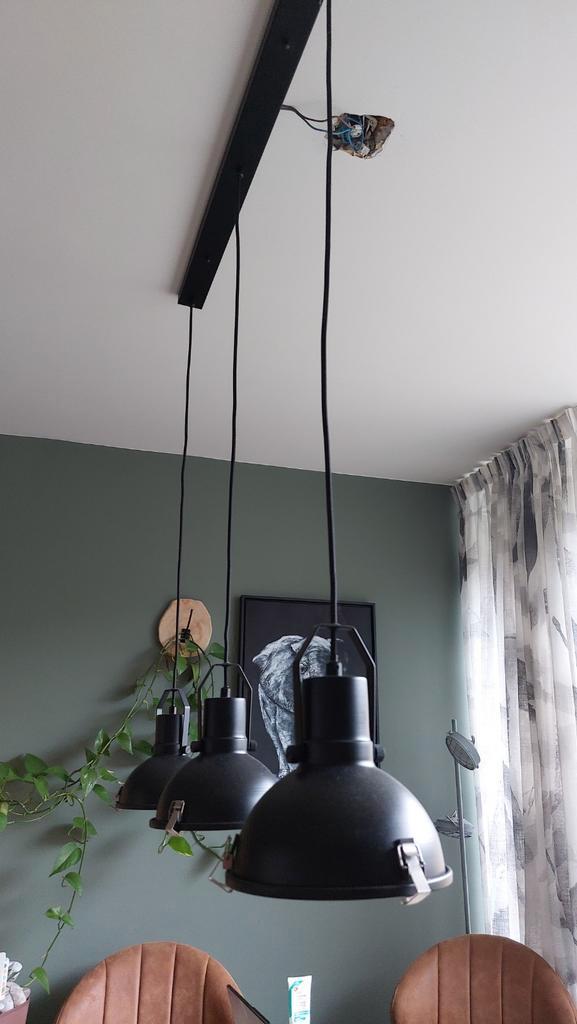 Hanglamp Magnus Karwei - Zwart - 3 lampen, Huis en Inrichting, Lampen | Hanglampen, Gebruikt, Minder dan 50 cm, Metaal, Ophalen