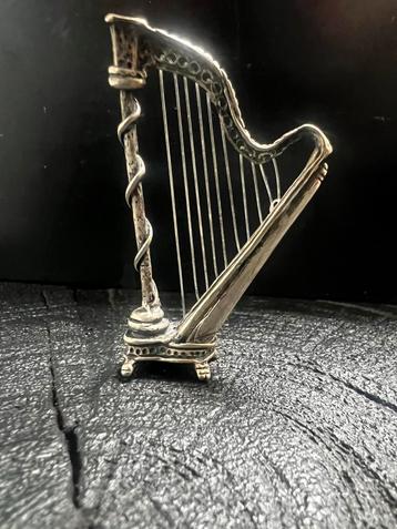 Zilveren miniatuur harp beschikbaar voor biedingen