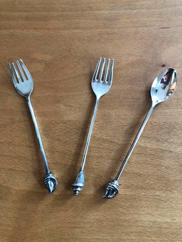 2 gebaksvorkjes + theelepel schelp/Shell beschikbaar voor biedingen