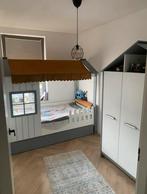 Complete kinderkamer / Bedhuisje/ Matras+bureau+kledingkast, Ophalen, Zo goed als nieuw, Eenpersoons