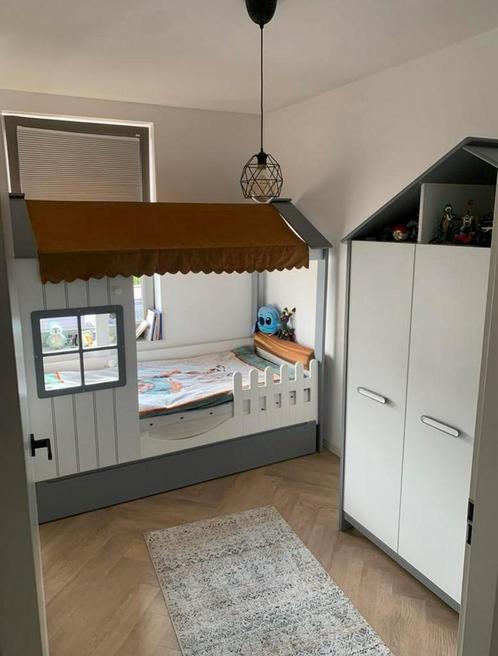 Complete kinderkamer / Bedhuisje/ Matras+bureau+kledingkast, Huis en Inrichting, Slaapkamer | Complete slaapkamers, Zo goed als nieuw