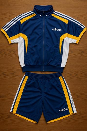 Vintage Adidas Pak Kort Maat L beschikbaar voor biedingen