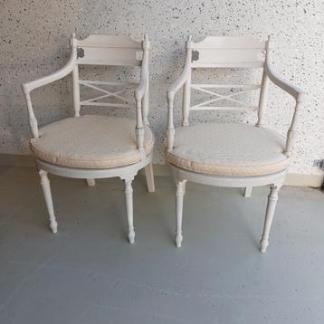 Set van 2 stoeltjes met rieten zitting met kussens. beschikbaar voor biedingen