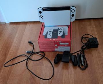 Nintendo Switch Oled met extra accessoires beschikbaar voor biedingen
