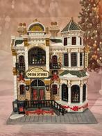 Lemax Evergreen drug store  35820, Diversen, Kerst, Ophalen of Verzenden, Zo goed als nieuw