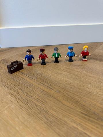 Heel goed 6x Brio minifiguur + koffer houten trein set 33512 beschikbaar voor biedingen