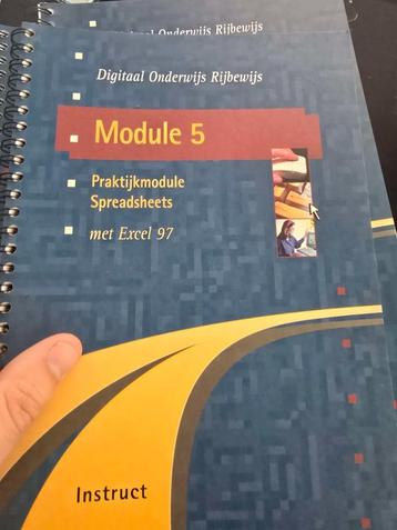 Digitaal onderwijs rijbewijs boeken en Europees computer rij beschikbaar voor biedingen