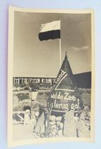 Fotokaart werkkamp SCHOKLAND barakken en herinneringsboei., Verzamelen, Ansichtkaarten | Nederland, Ophalen of Verzenden, 1920 tot 1940