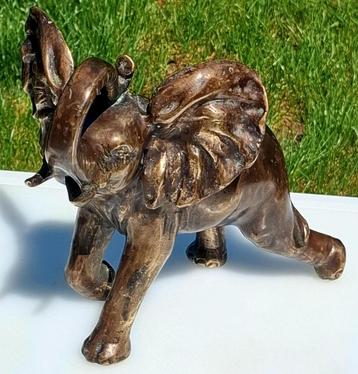 Bronzen olifant beschikbaar voor biedingen