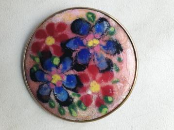Broche emaille, ontwerp door Johan (‘Joop’) Schilt beschikbaar voor biedingen