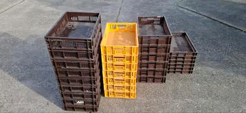 Stevige stapelkratten/stapelbakken met dichte bodem beschikbaar voor biedingen