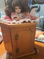 Antieke pop in stoeltje, Antiek en Kunst, Ophalen of Verzenden