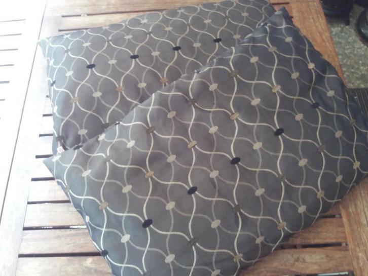 Kussens / woonaccessoires / 2 stuks, Huis en Inrichting, Woonaccessoires | Kussens, Zo goed als nieuw, Vierkant, Ophalen of Verzenden
