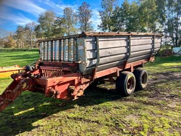 Oude ladewagen beschikbaar voor biedingen
