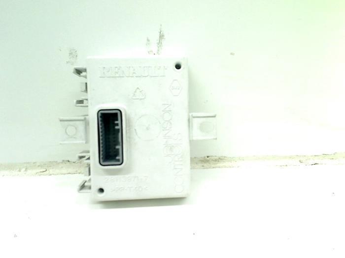 Navigatie Module van een Renault Kangoo, Auto-onderdelen, Elektronica en Kabels, Renault, Gebruikt, 3 maanden garantie, Ophalen of Verzenden