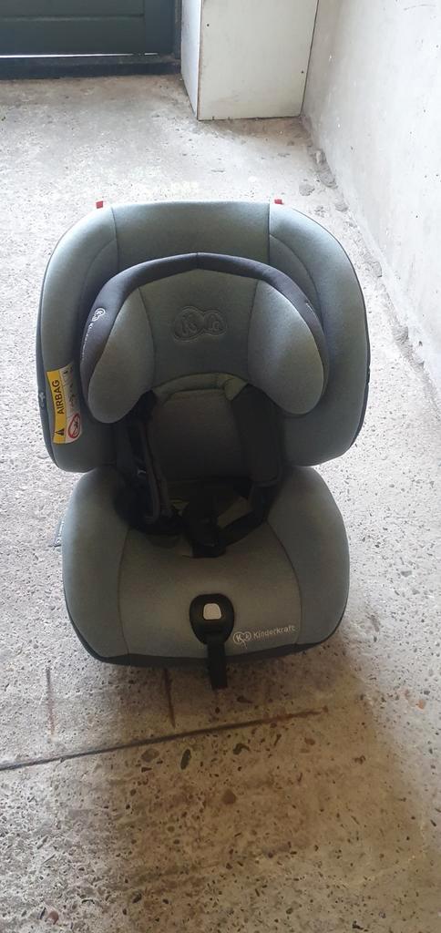 Isofix kinderkraft autozitje, Kinderen en Baby's, Autostoeltjes, Zo goed als nieuw, Overige merken, 15 t/m 25 kg, Autogordel of Isofix
