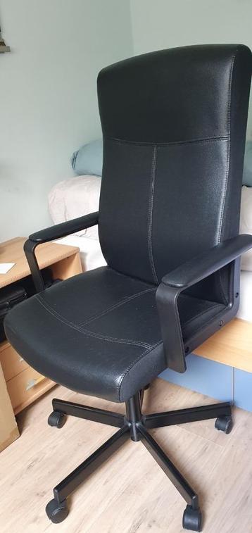 Zwarte leren bureaustoel - Zo goed als nieuw beschikbaar voor biedingen
