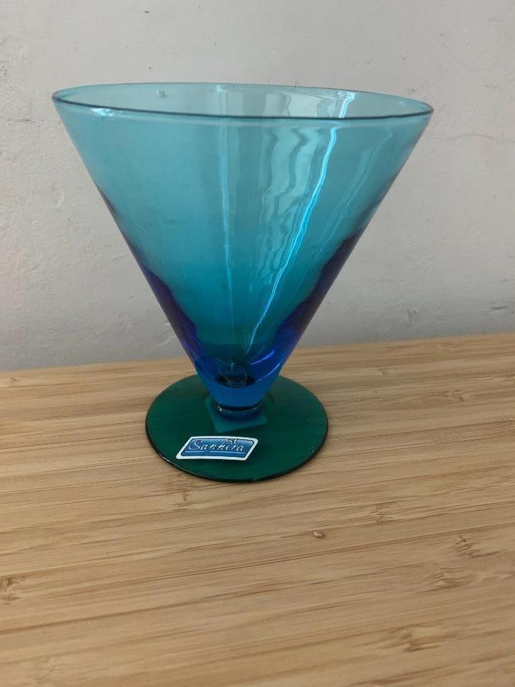 Vintage IJscoupe groen blauw glas Saphira, Huis en Inrichting, Keuken | Servies, Zo goed als nieuw, Glas of Glazen, Overige stijlen