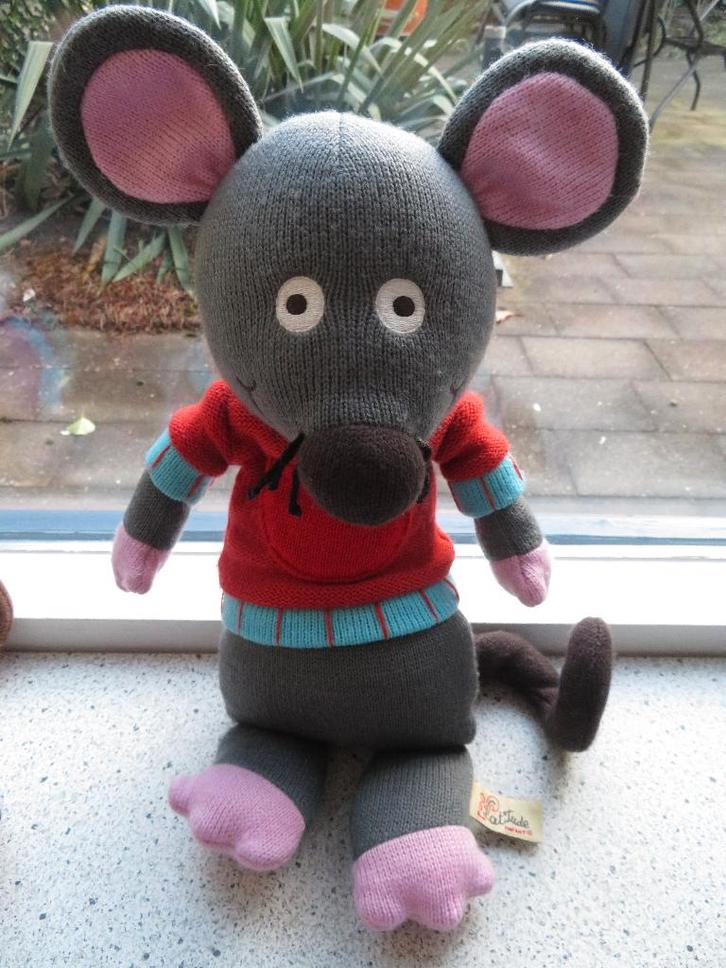 Muis of rat grijs gebreid merk Latitude enfant meet ca 42 cm, Kinderen en Baby's, Speelgoed | Knuffels en Pluche, Zo goed als nieuw