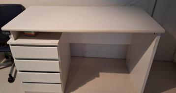 Wit ikea bureau