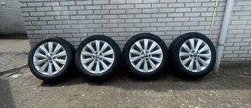 Volkswagen velgen met zomerbanden – 195/55 R16 V XL beschikbaar voor biedingen