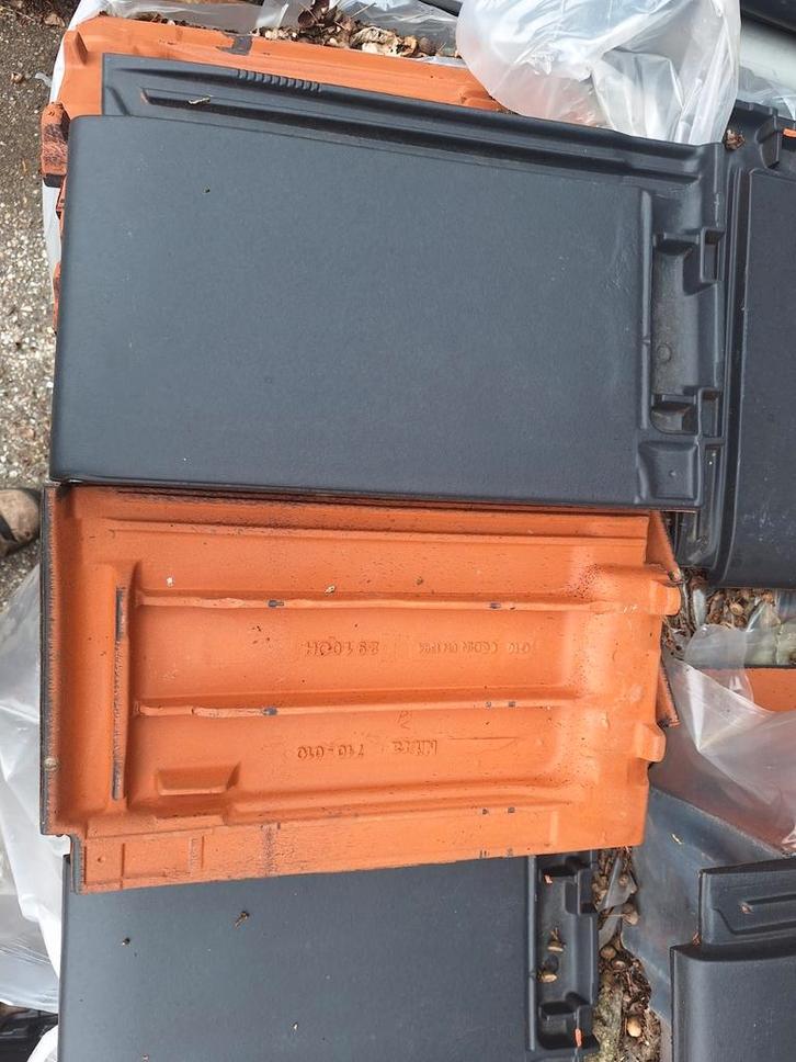 Te koop: Diverse nieuwe vlakke dakpannen zwart, Doe-het-zelf en Verbouw, Dakpannen en Dakbedekking, Zo goed als nieuw, Dakpannen