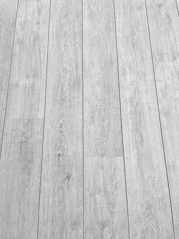 Laminaat grijs Hout - 24m2 met ondervloer beschikbaar voor biedingen