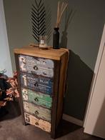 Vintage houten ladekast met unieke details, Huis en Inrichting, Kasten | Kledingkasten, Ophalen, 25 tot 50 cm
