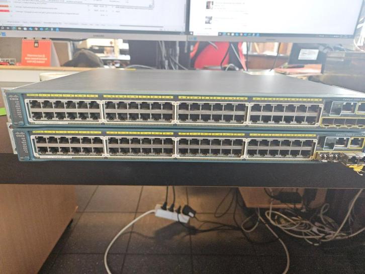 Cisco Catalyst 2960-s PoE+ netwerk switch ( 281 ), Computers en Software, Netwerk switches, Gebruikt, Ophalen