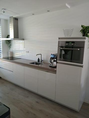 Hoogglans keuken 3,40m x 1,90m beschikbaar voor biedingen