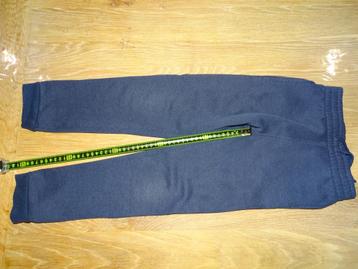 Joggingbroek maat 122 beschikbaar voor biedingen
