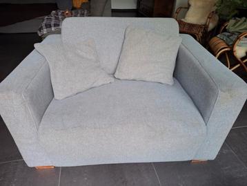 Loveseat, model Yersey, betongrijs