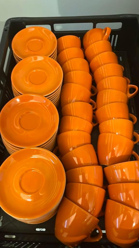 cappuccino kop en schotel (Bender), Huis en Inrichting, Keuken | Servies, Zo goed als nieuw, Kop(pen) en/of Schotel(s), Overige stijlen