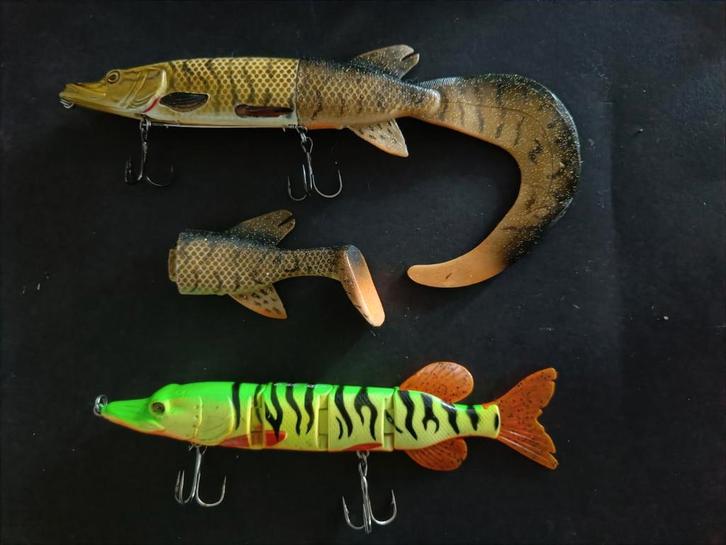 Groot kunstaas snoek , Savage Gear en Fishaction , zie tekst, Watersport en Boten, Hengelsport | Roofvissen, Zo goed als nieuw