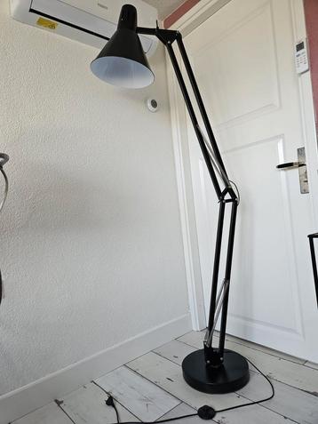 vloerlamp beschikbaar voor biedingen