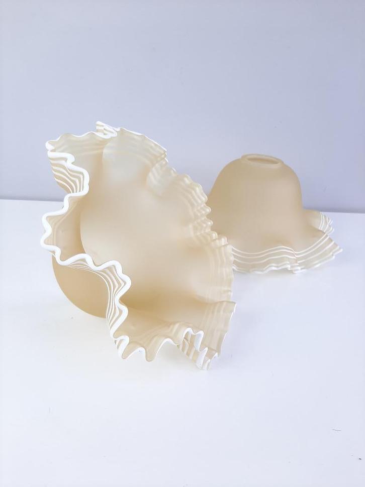 Vintage Jaren 60 glazen lampenkappen | Tulip lampenkap geel, Huis en Inrichting, Lampen | Lampenkappen, Gebruikt, Minder dan 25 cm