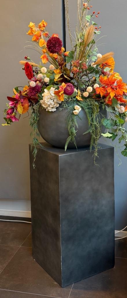 grote pilaar met pot, Huis en Inrichting, Woonaccessoires | Zuilen en Pilaren, Zo goed als nieuw, Ophalen