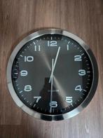 Karlsson Maxie Black Wandklok 50cm, Ophalen of Verzenden, Zo goed als nieuw, Analoog, Wandklok