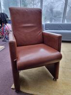 2 eetkamerstoelen met wieltjes, Ophalen, Gebruikt, Twee, Bruin